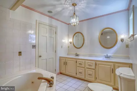 Bath - 122 Stuart Dr, Dover, DE 19901 photo 4 of 4