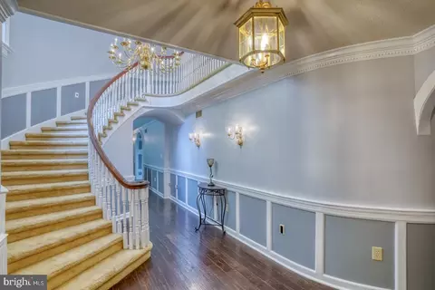 Entry Way - 122 Stuart Dr, Dover, DE 19901 photo 3 of 6