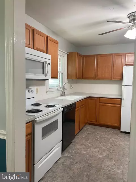 Kitchen - 220 Winterberry Dr, Dover, DE 19904 photo 3 of 3