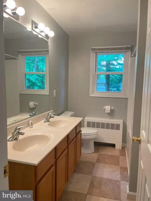Bath - 220 Winterberry Dr, Dover, DE 19904 photo 1 of 3