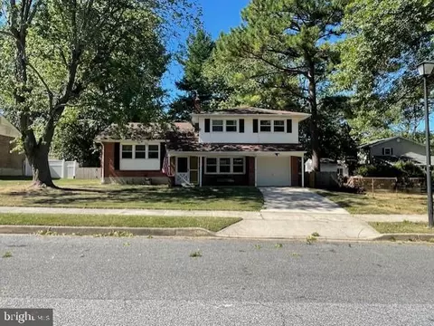 220 Winterberry Dr, Dover, DE 19904