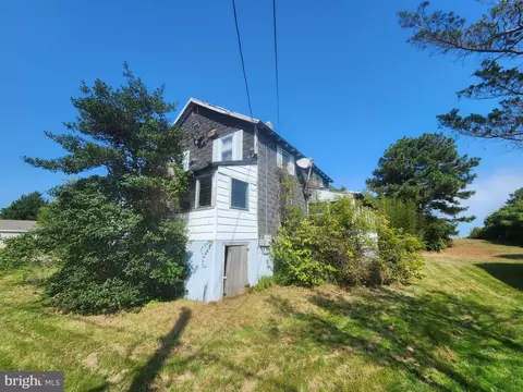 Exterior - 71 S Bay Dr, Dover, DE 19901 photo 1 of 13