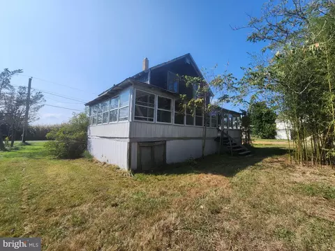 Exterior - 71 S Bay Dr, Dover, DE 19901 photo 3 of 13