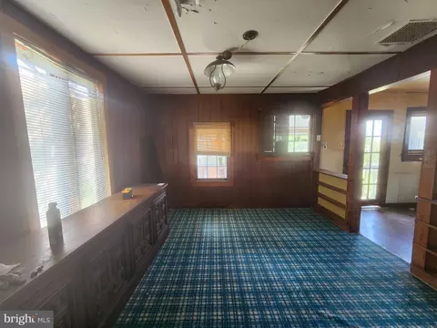 Living - 71 S Bay Dr, Dover, DE 19901 photo 1 of 2