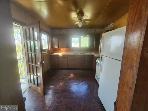 Entry Way - 71 S Bay Dr, Dover, DE 19901 photo 1 of 7