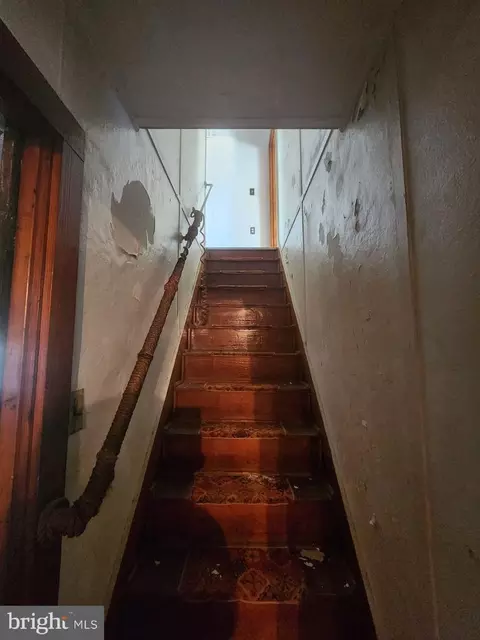 Entry Way - 71 S Bay Dr, Dover, DE 19901 photo 5 of 7