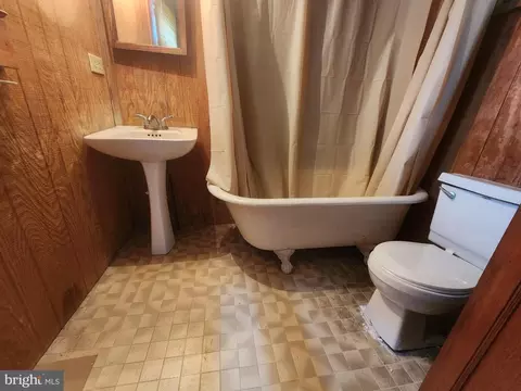 Bath - 71 S Bay Dr, Dover, DE 19901 photo 1 of 1