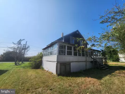 Exterior - 71 S Bay Dr, Dover, DE 19901 photo 2 of 13