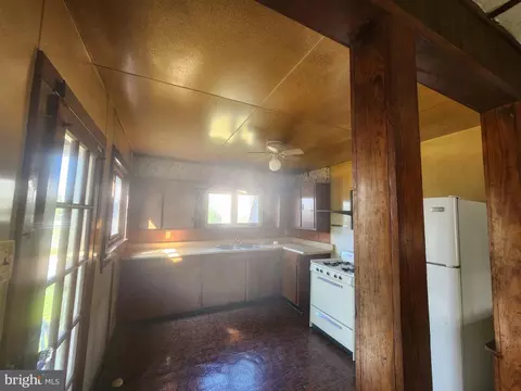 Entry Way - 71 S Bay Dr, Dover, DE 19901 photo 2 of 7