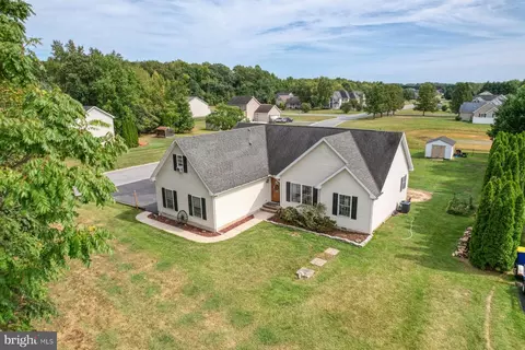 207 Tall Tree Ct, Dover, DE 19904