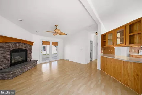 Living - 614 Audrey Dr, Dover, DE 19901 photo 4 of 6