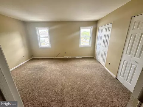 8 Forest Creek Dr, Dover, DE 19904 photo 2