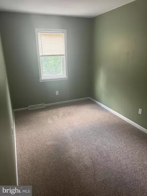 8 Forest Creek Dr, Dover, DE 19904 photo 3