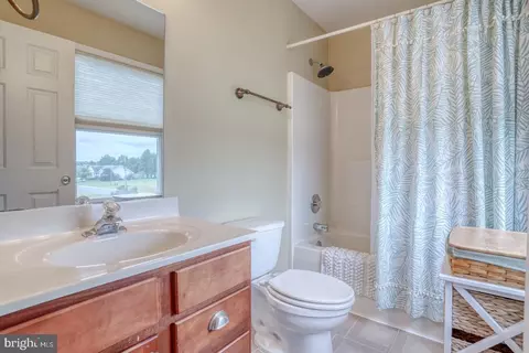 Bath - 532 Fieldcrest Dr, Dover, DE 19904 photo 2 of 4