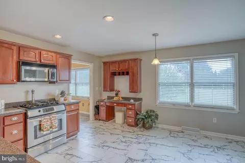 Kitchen - 532 Fieldcrest Dr, Dover, DE 19904 photo 2 of 2