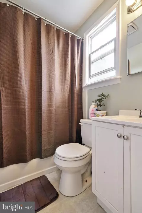 Bath - 341 Frear Dr, Dover, DE 19901 photo 3 of 3