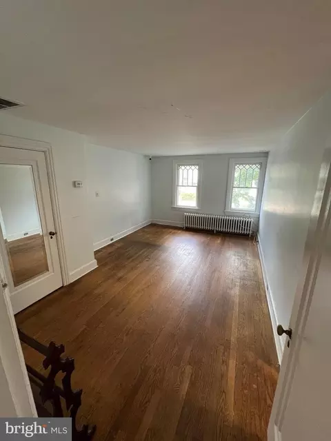 Living - 10 S Bradford St, Dover, DE 19904 photo 5 of 6