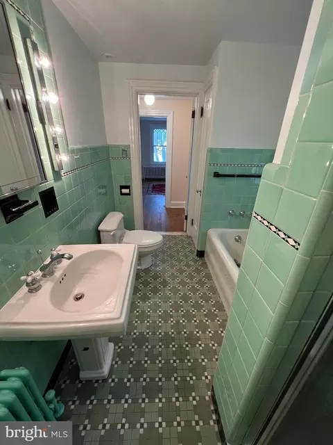 Bath - 10 S Bradford St, Dover, DE 19904 photo 6 of 7