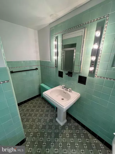 Bath - 10 S Bradford St, Dover, DE 19904 photo 3 of 7