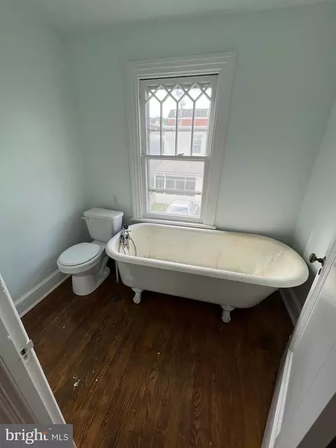 Bath - 10 S Bradford St, Dover, DE 19904 photo 7 of 7