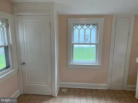 Entry Way - 10 S Bradford St, Dover, DE 19904 photo 4 of 16
