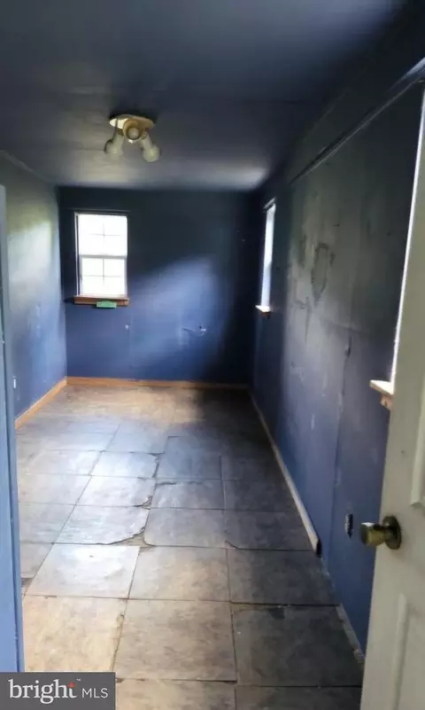 Entry Way - 40 Mill St, Houston, DE 19954 photo 4 of 11