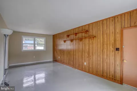 Living - 1178 Oak Dr, Dover, DE 19904 photo 6 of 6
