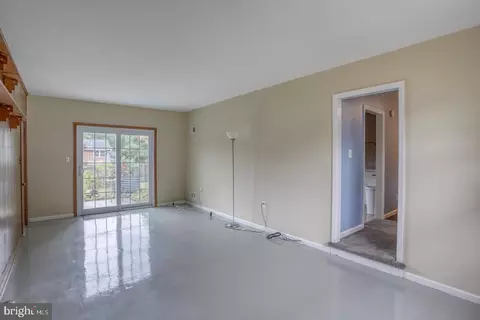 Living - 1178 Oak Dr, Dover, DE 19904 photo 5 of 6
