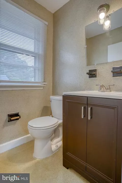Bath - 1178 Oak Dr, Dover, DE 19904 photo 2 of 2