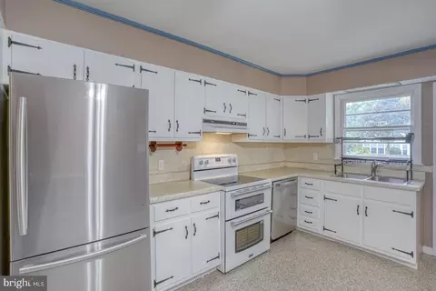Kitchen - 1178 Oak Dr, Dover, DE 19904 photo 2 of 4