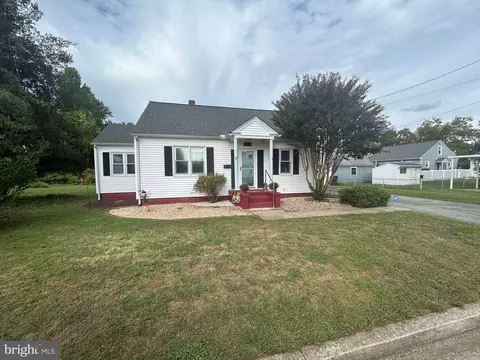 1018 Monroe Ter, Dover, DE 19904 photo 2