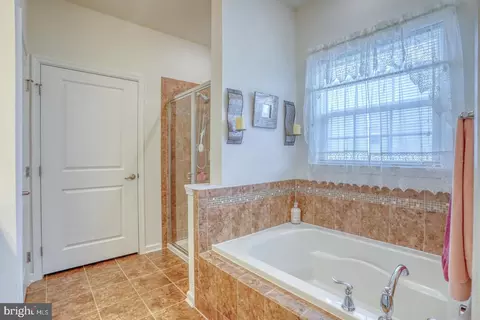 Bath - 9 Split Rail Rd, Smyrna, DE 19977 photo 2 of 5