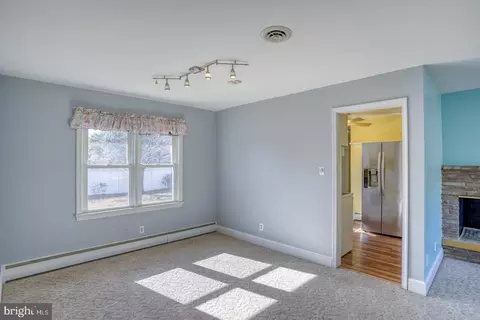 Living - 58 Shady Lane Ave, Dover, DE 19901 photo 5 of 5
