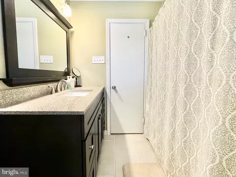Bath - 368 Gunning Bedford Dr, Dover, DE 19904 photo 2 of 3