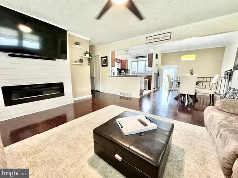 Living - 368 Gunning Bedford Dr, Dover, DE 19904 photo 6 of 7