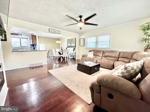 Living - 368 Gunning Bedford Dr, Dover, DE 19904 photo 5 of 7