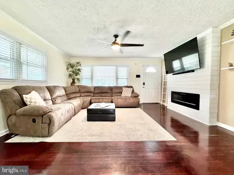 Living - 368 Gunning Bedford Dr, Dover, DE 19904 photo 1 of 7