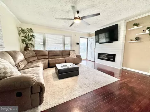 Living - 368 Gunning Bedford Dr, Dover, DE 19904 photo 3 of 7