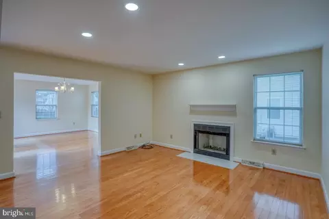 Living - 22 Arbor Dr, Dover, DE 19904 photo 6 of 7