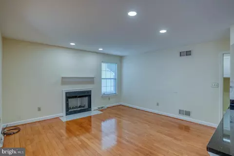 Living - 22 Arbor Dr, Dover, DE 19904 photo 3 of 7