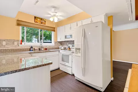Kitchen - 1273 S Farmview Dr, Dover, DE 19904 photo 1 of 2
