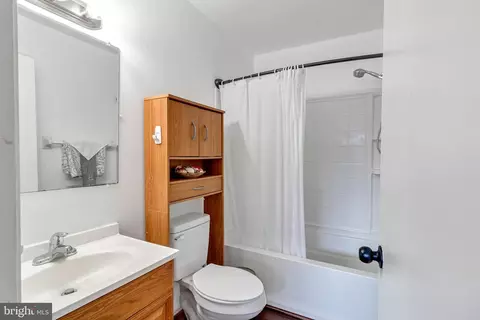 Bath - 1273 S Farmview Dr, Dover, DE 19904 photo 2 of 2
