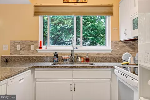 Kitchen - 1273 S Farmview Dr, Dover, DE 19904 photo 2 of 2