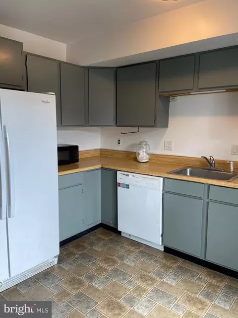 Kitchen - 44 Forest Creek Dr, Dover, DE 19904 photo 2 of 2