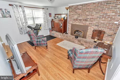 Living - 149 Messina Hill Rd, Dover, DE 19904 photo 1 of 2