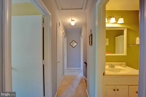 Entry Way - 8 Freedom Dr, Dover, DE 19904 photo 5 of 6