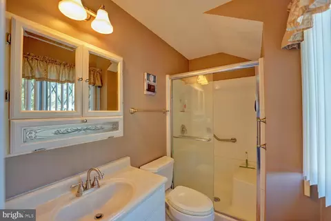 Bath - 8 Freedom Dr, Dover, DE 19904 photo 2 of 2