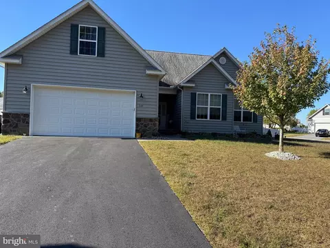 586 Tall Oak Dr, Felton, DE 19943