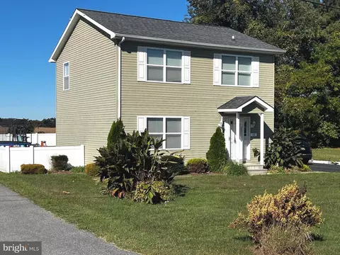 12 S Govan Ave, Frederica, DE 19946