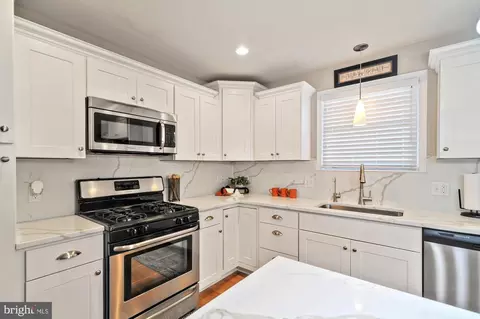 Kitchen - 68 Harcourt Dr, Dover, DE 19901 photo 2 of 4
